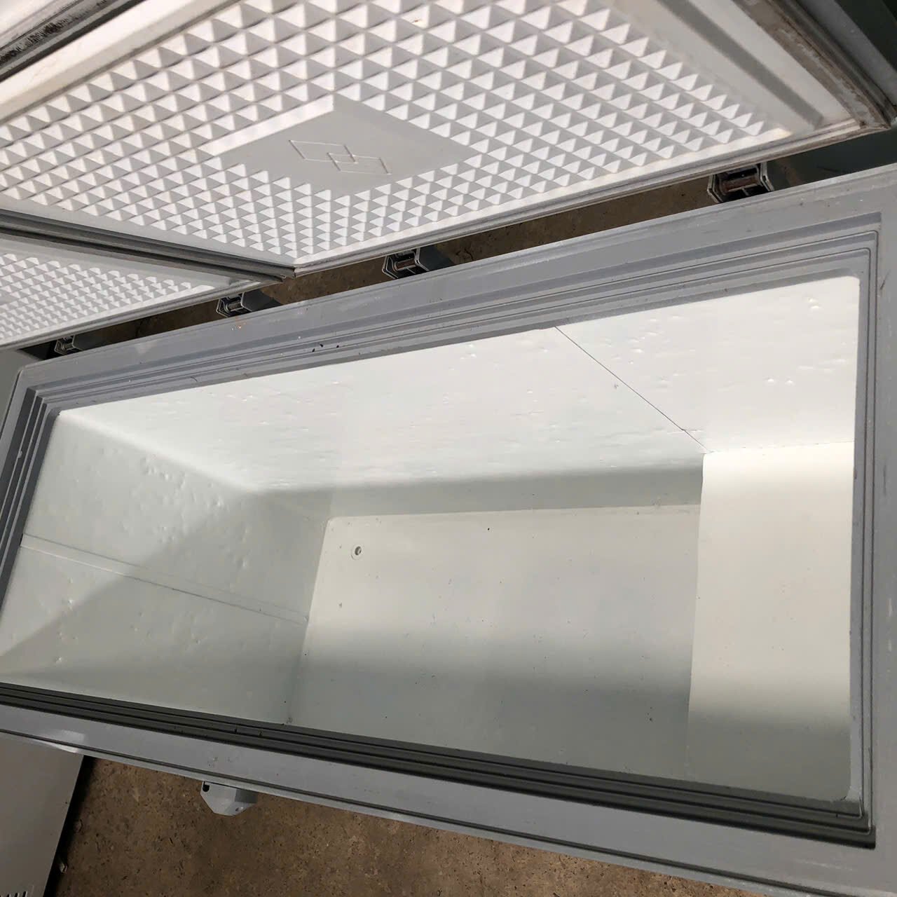 Thanh lý tủ đông Sanaky 400l VH-4099A1 dàn lạnh bằng đồng